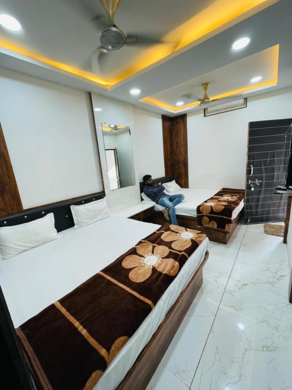 Hotel Shree Shyam Sharnam Godarpura Buitenkant foto